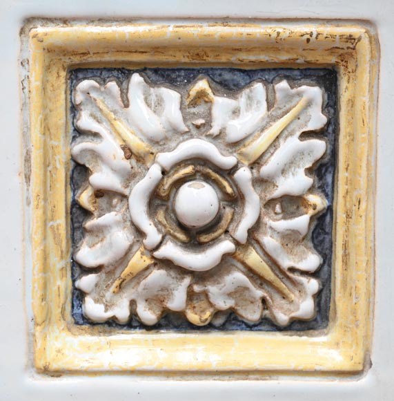 Cheminée en faïence de style Louis XVI, travail italien de la fin du XIXᵉ siècle-4