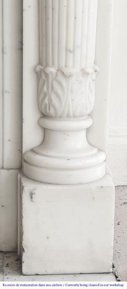 Cheminée de style Louis XVI à demi colonne corinthien, en marbre demi statuaire-10