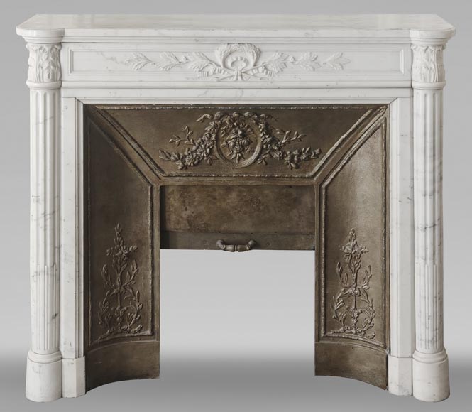 Cheminée de style Louis XVI à demi colonne cannelé corinthienne, en marbre demi statuaire-0
