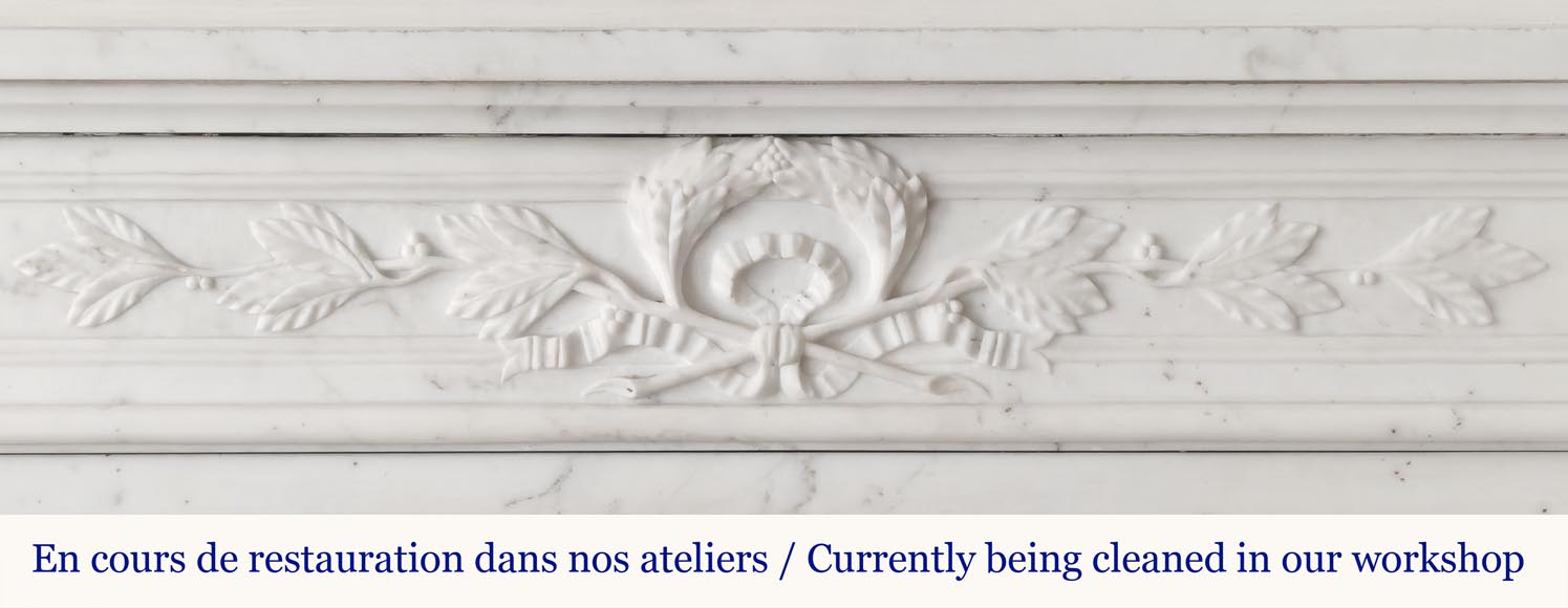 Cheminée de style Louis XVI à demi colonne cannelé corinthienne, en marbre demi statuaire-1
