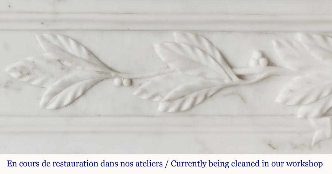 Cheminée de style Louis XVI à demi colonne cannelé corinthienne, en marbre demi statuaire-3
