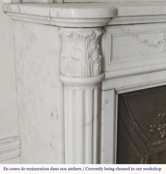 Cheminée de style Louis XVI à demi colonne cannelé corinthienne, en marbre demi statuaire-5