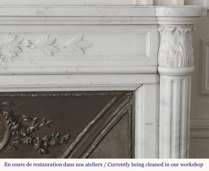 Cheminée de style Louis XVI à demi colonne cannelé corinthienne, en marbre demi statuaire-8