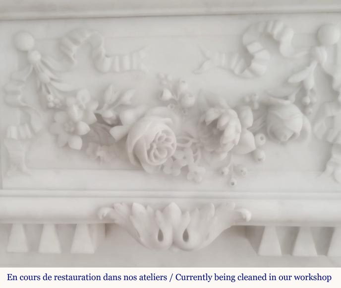 Très belle cheminée de style Louis XVI au très riche décor, sculptée en marbre de Carrare-1