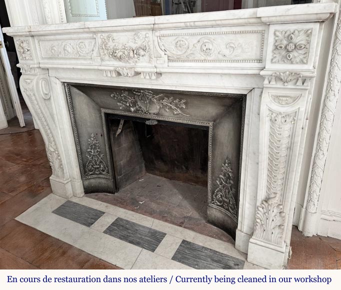 Très belle cheminée de style Louis XVI au très riche décor, sculptée en marbre de Carrare-6