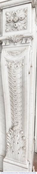 Très belle cheminée de style Louis XVI au très riche décor, sculptée en marbre de Carrare-7