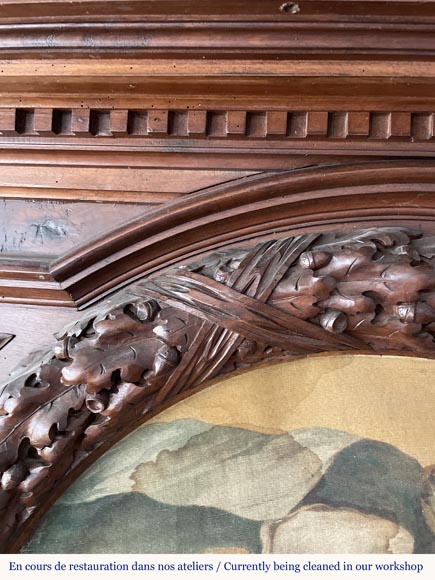 Grande cheminée monumentale en noyer sculpté, décorée d’atlantes et d’un médaillon peint-4