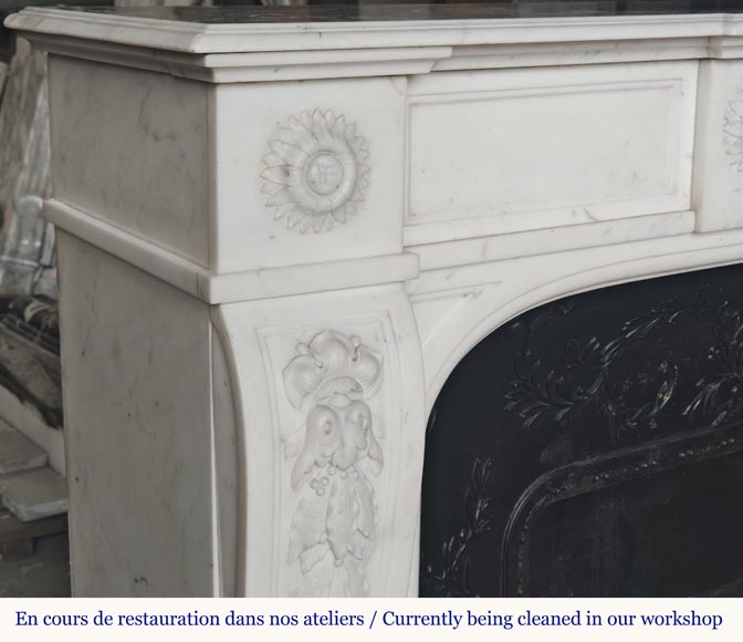 Cheminée de style Napoléon III en marbre demi statuaire décorée d'une guirlande-5