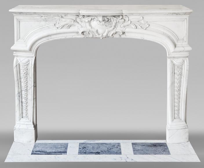 Cheminée de style Régence en marbre demi statuaire-0
