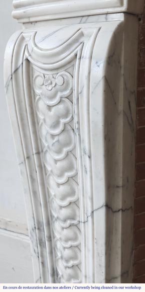 Cheminée de style Régence en marbre demi statuaire-6