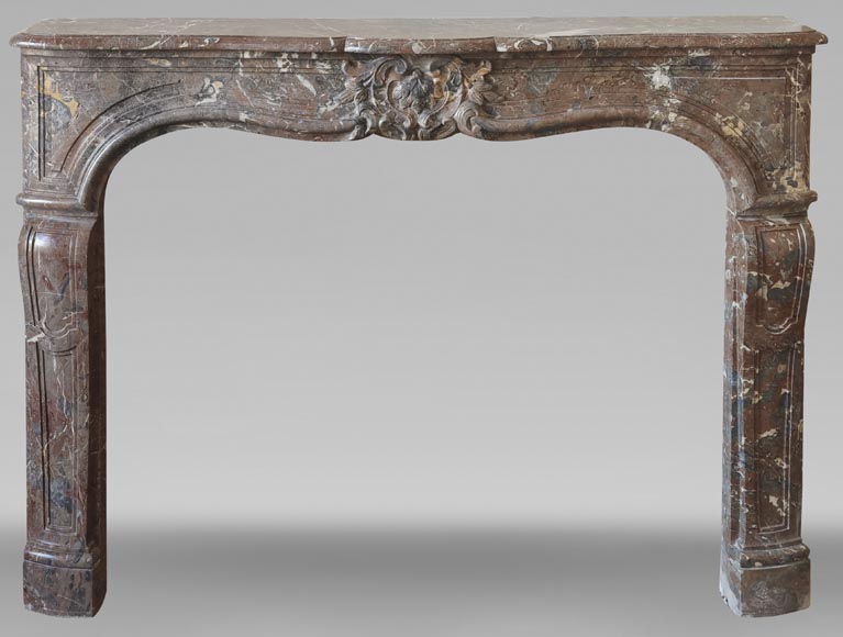 Cheminée Louis XV d'époque en marbre Rouge Royal, décorée d'une coquille-0