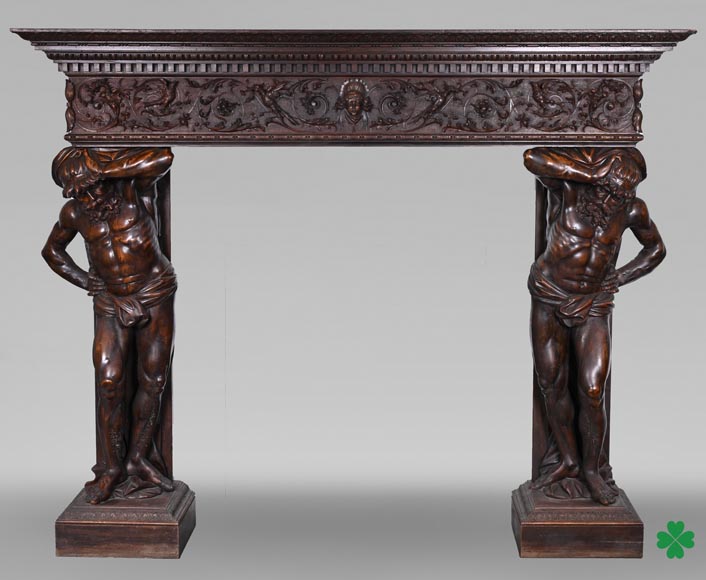Cheminée monumentale italienne en noyer sculpté, de style néo-Renaissance, vers 1880-0