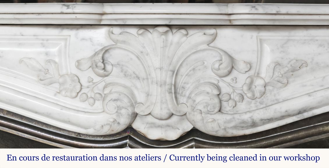 Cheminée de style Louis XV décorée d'une palmette Cheminée de style Louis XV décorée d'une palmette-1