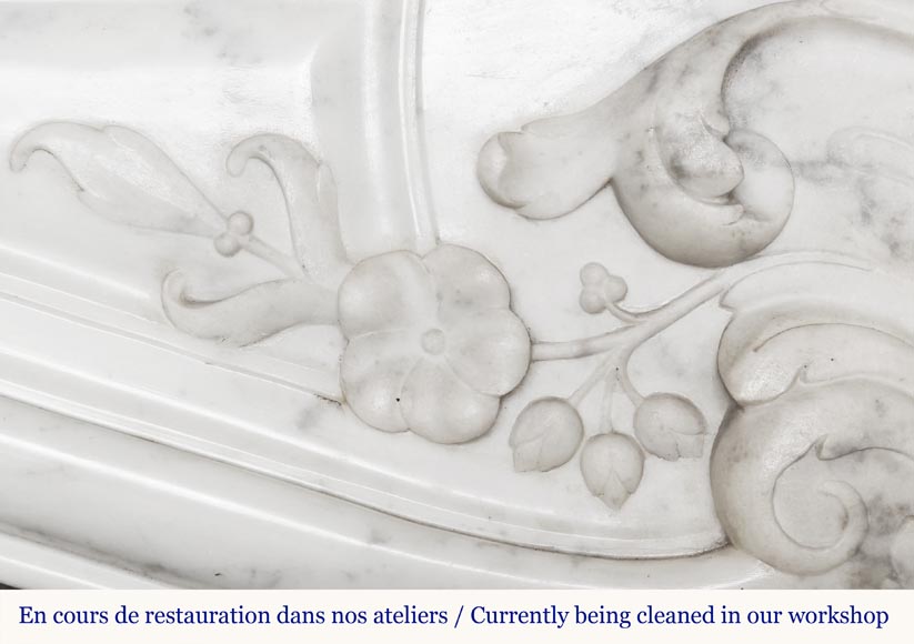 Cheminée de style Louis XV décorée d'une palmette Cheminée de style Louis XV décorée d'une palmette-3