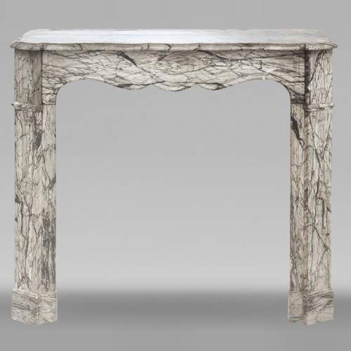 Cheminée de style Louis XV modèle Pompadour, en marbre bleu fleuri
