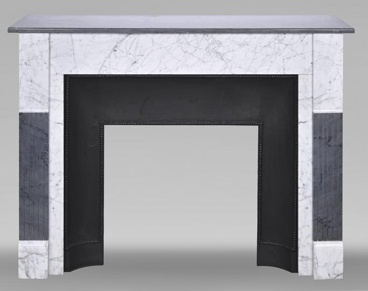 Cheminée de style Art Déco bicolore en marbre de Carrare et Turquin foncé Cheminée de style Art Déco bicolore en marbre de Carrare et Turquin foncé-0