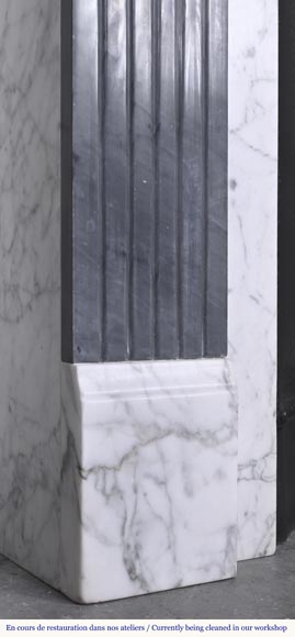 Cheminée de style Art Déco bicolore en marbre de Carrare et Turquin foncé Cheminée de style Art Déco bicolore en marbre de Carrare et Turquin foncé-5