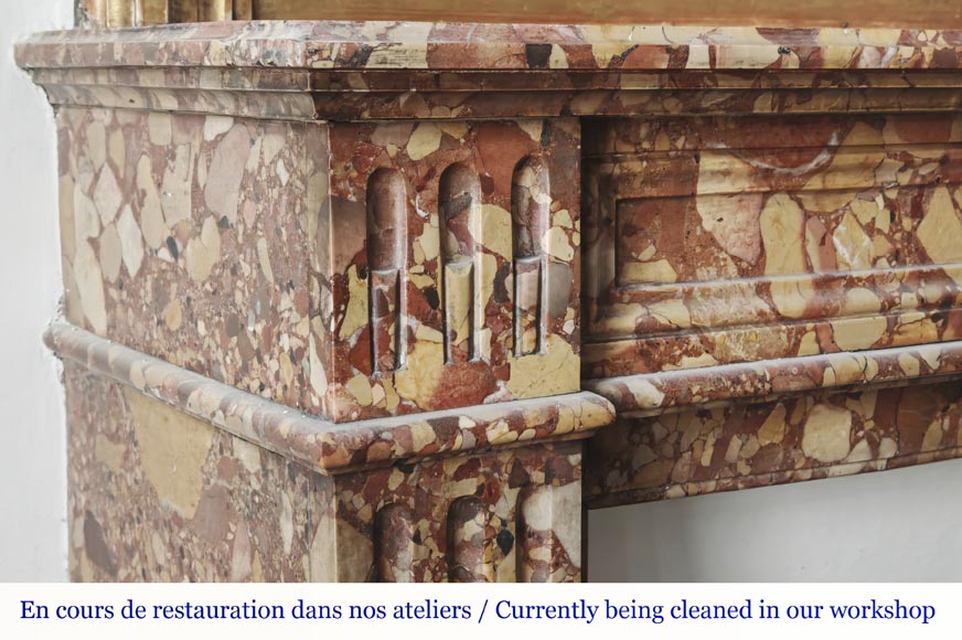 Cheminée cannelée de style Louis XVI, en marbre Brèche d'Alep rouge-3