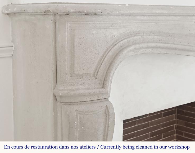 Cheminée de style Louis XV en pierre, décorée d'une coquille-4