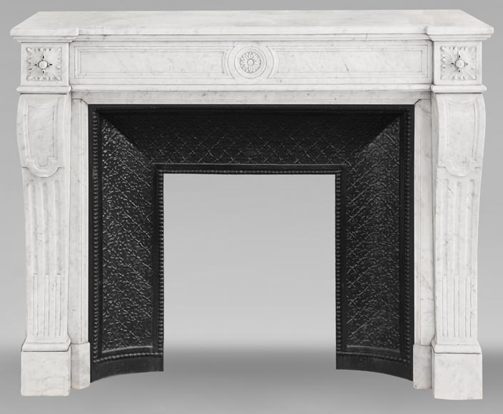 Cheminée de style Louis XVI en marbre de Carrare, décorée de fleurs de tournesol-0