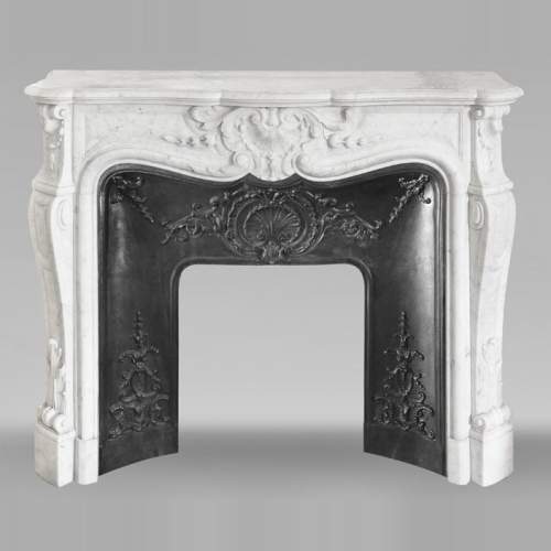 Cheminée de style Louis XV en marbre de Carrare
