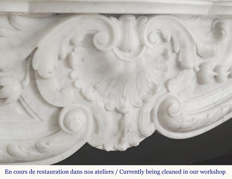 Cheminée de style Louis XV en marbre de Carrare-2