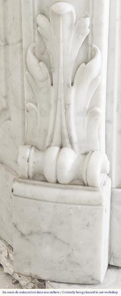 Cheminée de style Louis XV en marbre de Carrare-6