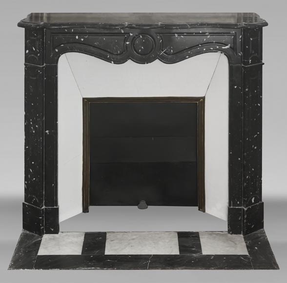 Cheminée de style Louis XV modèle Pompadour en marbre noir moucheté-0