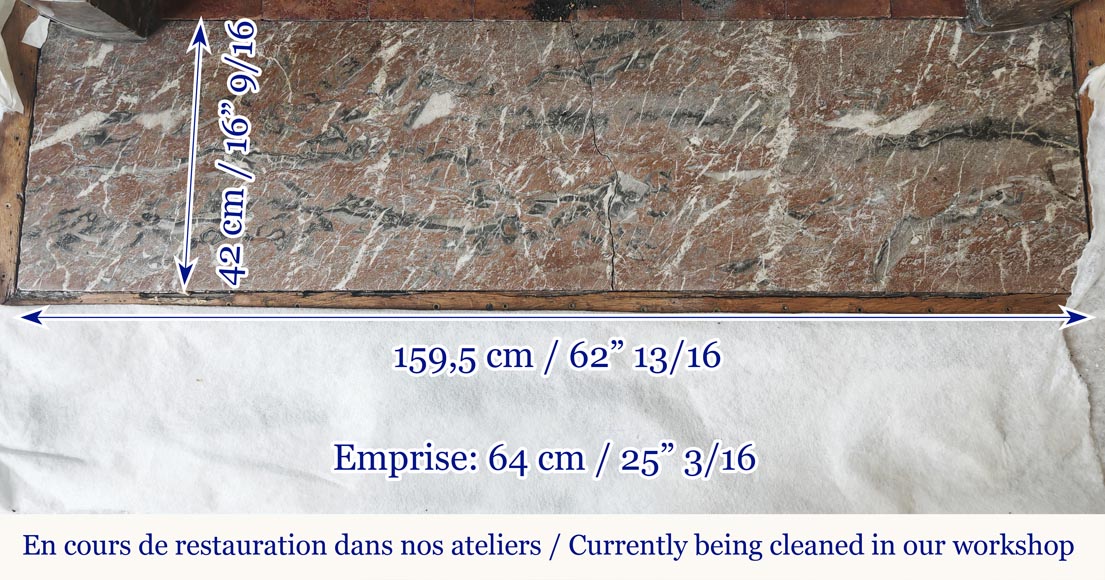Cheminée d'époque Louis XVI en marbre rouge du nord, légèrement galbée-8