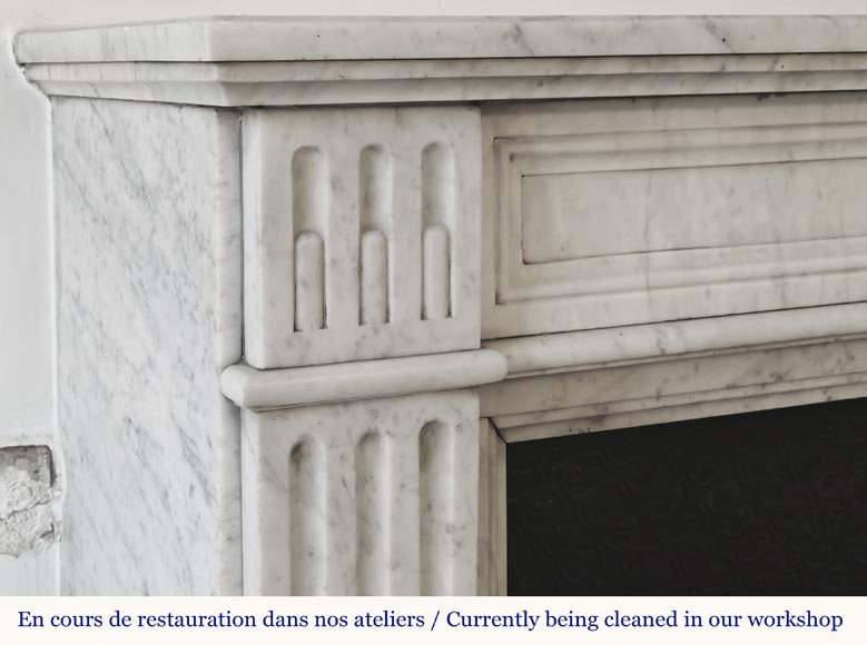 Cheminée de style Louis XVI à cannelure, en marbre de Carrare Cheminée de style Louis XVI à cannelure, en marbre de Carrare-3