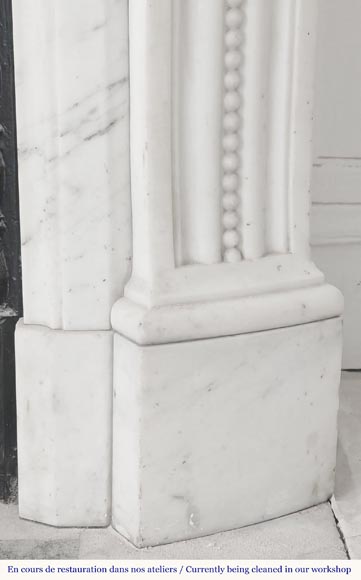 Cheminée galbée de style Louis XVI à décor de perlé, en marbre demi statuaire Cheminée galbée de style Louis XVI à décor de perlé, en marbre demi statuaire-10