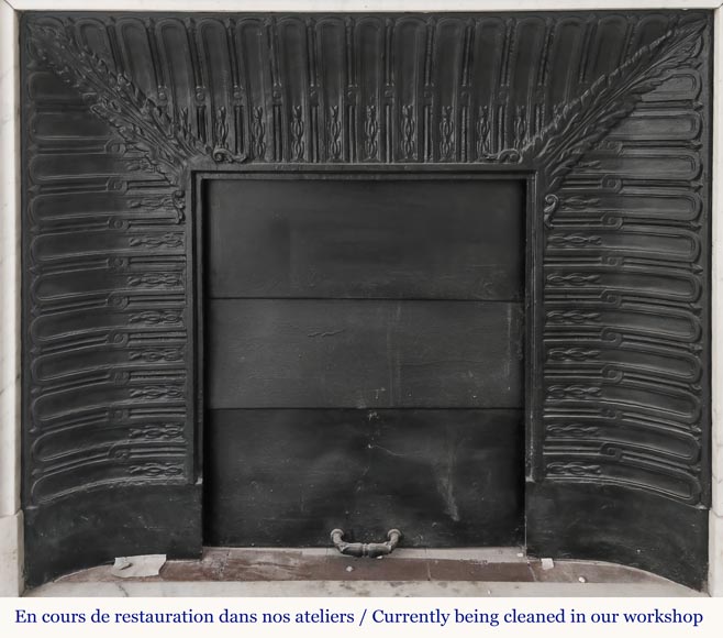 Cheminée galbée de style Louis XVI à décor de perlé, en marbre demi statuaire Cheminée galbée de style Louis XVI à décor de perlé, en marbre demi statuaire-11