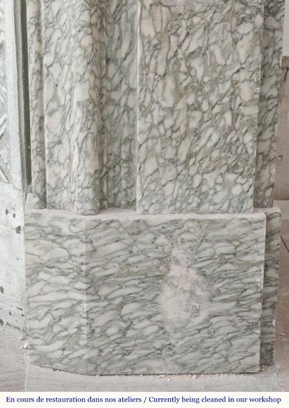 Cheminée de style Napoléon III à decor floral, en marbre vert d'Estours-9