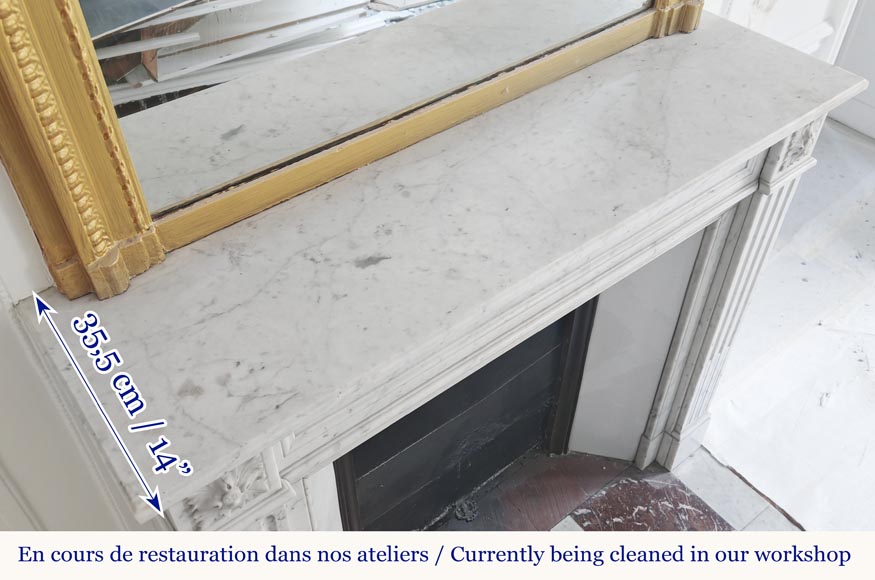 Cheminée de style Louis XVI à décor mouluré, en marbre de Carrare Cheminée de style Louis XVI à décor mouluré, en marbre de Carrare-9