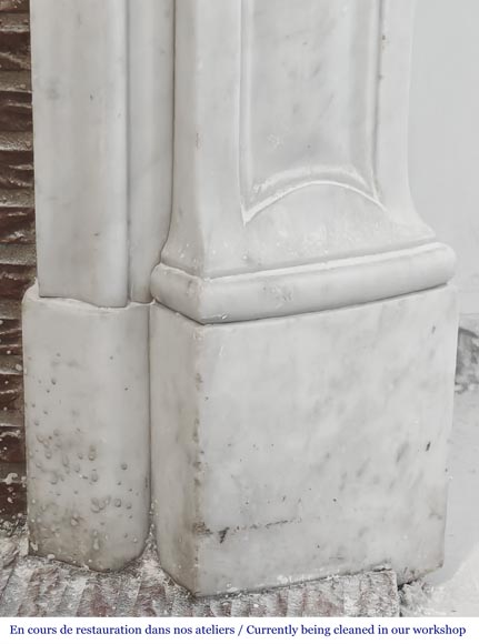 Cheminée de style Louis XV en marbre de Carrare, décorée de trois coquilles-8