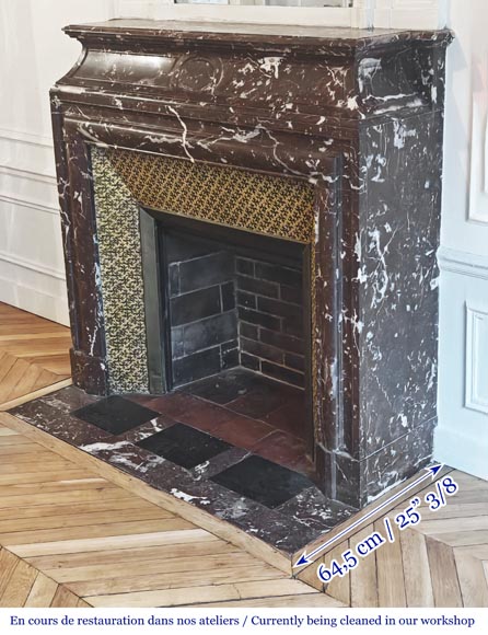 Cheminée de style Louis XIV à acrotère, en marbre Rouge du Nord Cheminée de style Louis XIV à acrotère, en marbre Rouge du Nord-5