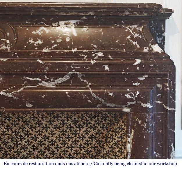 Cheminée de style Louis XIV à acrotère, en marbre Rouge du Nord Cheminée de style Louis XIV à acrotère, en marbre Rouge du Nord-6