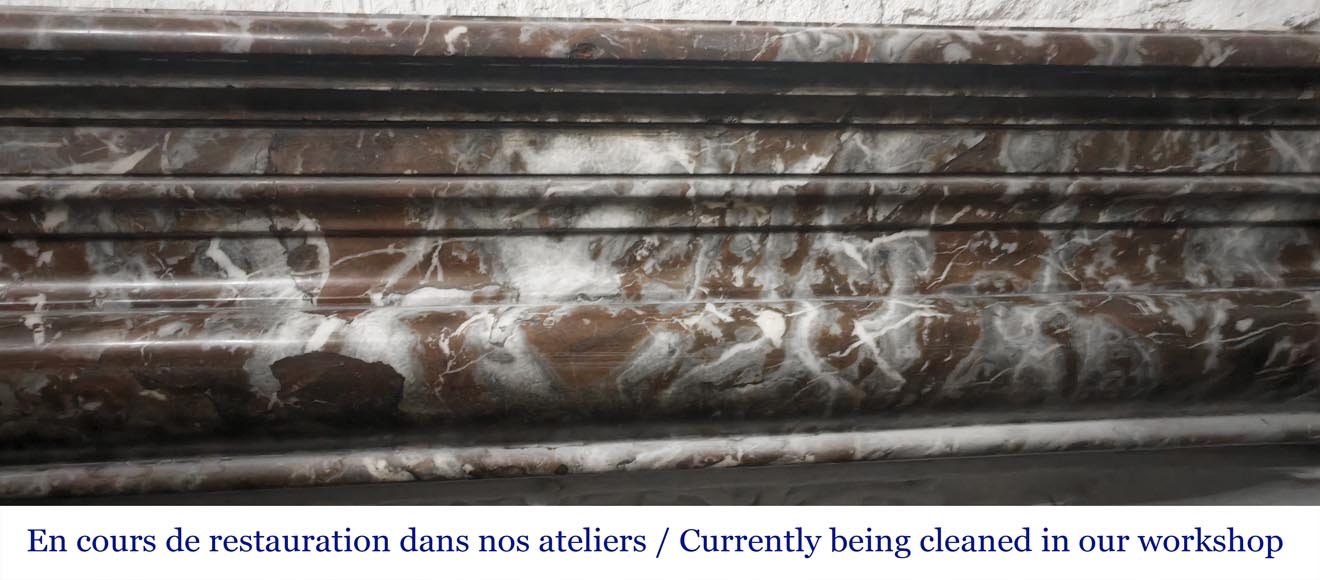 Cheminée de style Louis XIV à boudin, en marbre Rouge Royal-1