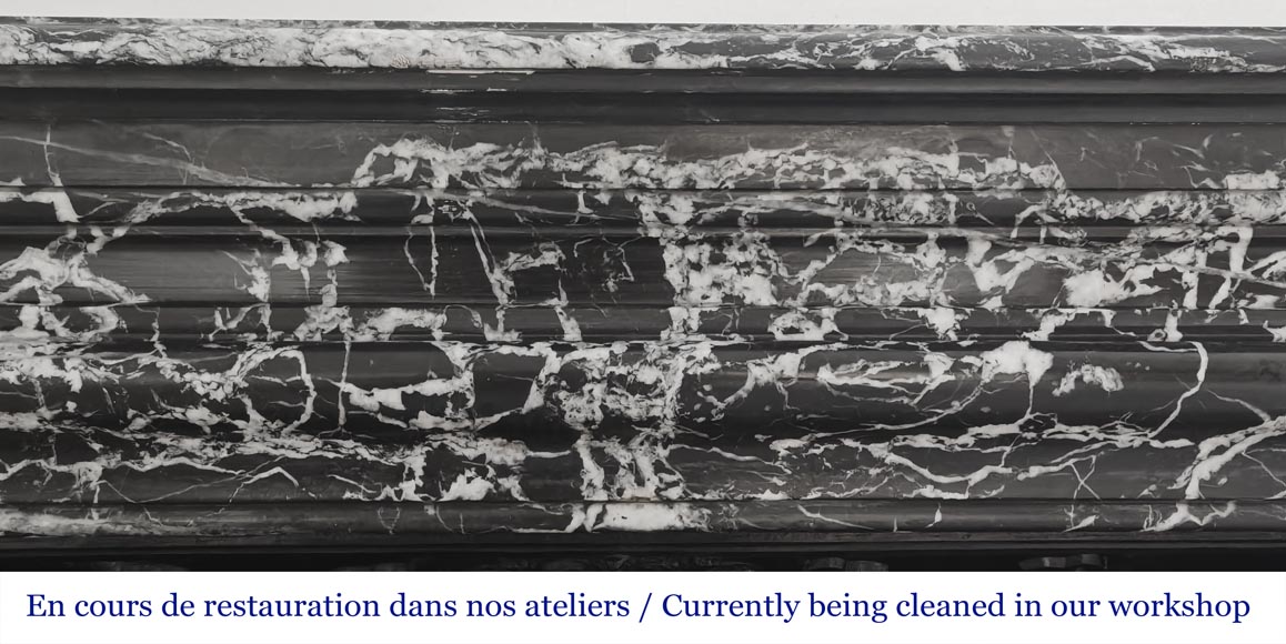 Cheminée de style Louis XIV en marbre noir Marquina très veiné Cheminée de style Louis XIV en marbre noir Marquina très veiné-1