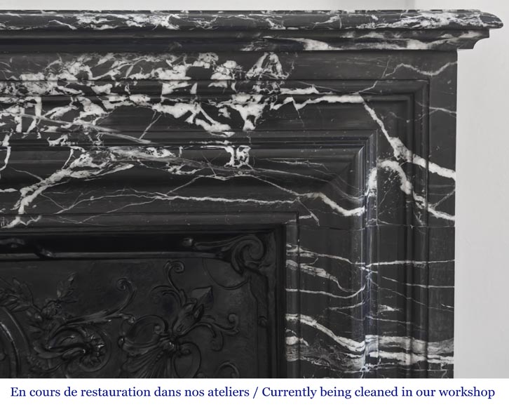 Cheminée de style Louis XIV en marbre noir Marquina très veiné Cheminée de style Louis XIV en marbre noir Marquina très veiné-6