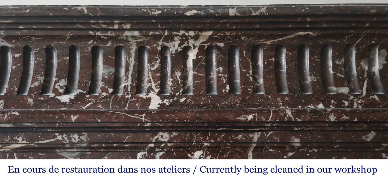 Cheminée de style Louis XVI à acrotère en marbre Rouge du Nord-1