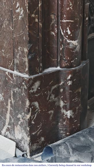 Cheminée de style Louis XVI à acrotère en marbre Rouge du Nord-4