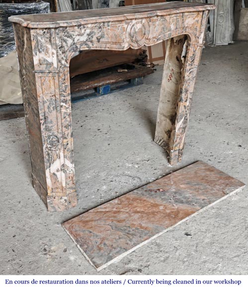 Cheminée de style Louis XV modèle Pompadour en marbre Enjugerais-2