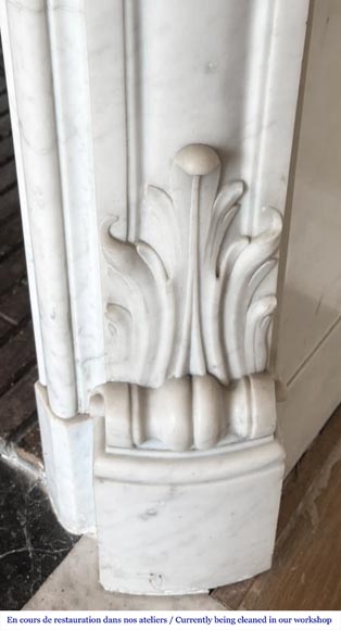 Cheminée de style Louis XV en marbre de Carrare, décorée d'une coquille-8