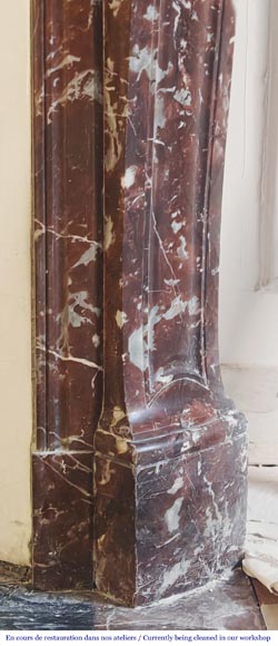 Cheminée style Louis XV modèle Pompadour, en marbre rouge du Nord-7