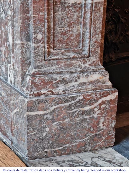 Importante cheminée de style Régence en marbre Rouge Royale Importante cheminée de style Régence en marbre Rouge Royale-4
