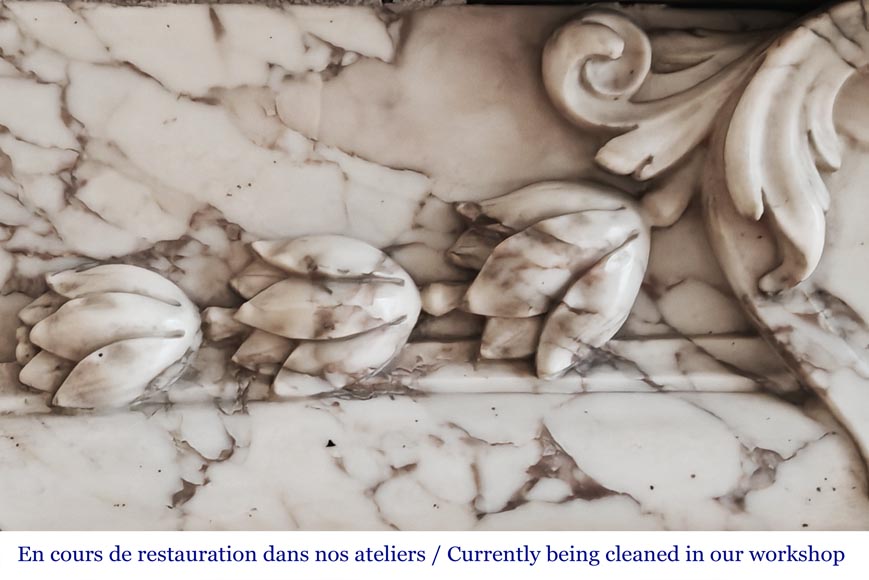 Importante cheminée de style Régence ornée d’une coquille, en marbre brèche violette-3