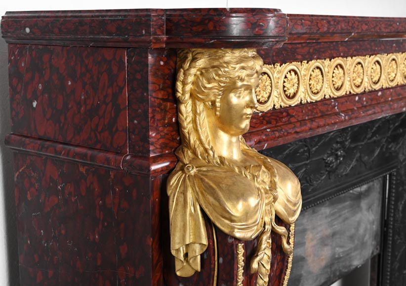 Cheminée de style Louis XVI en marbre rouge griotte et au décor de bronzes dorés Cheminée de style Louis XVI en marbre rouge griotte et au décor de bronzes dorés-4