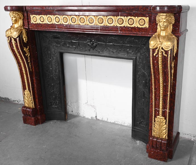 Cheminée de style Louis XVI en marbre rouge griotte et au décor de bronzes dorés Cheminée de style Louis XVI en marbre rouge griotte et au décor de bronzes dorés-8