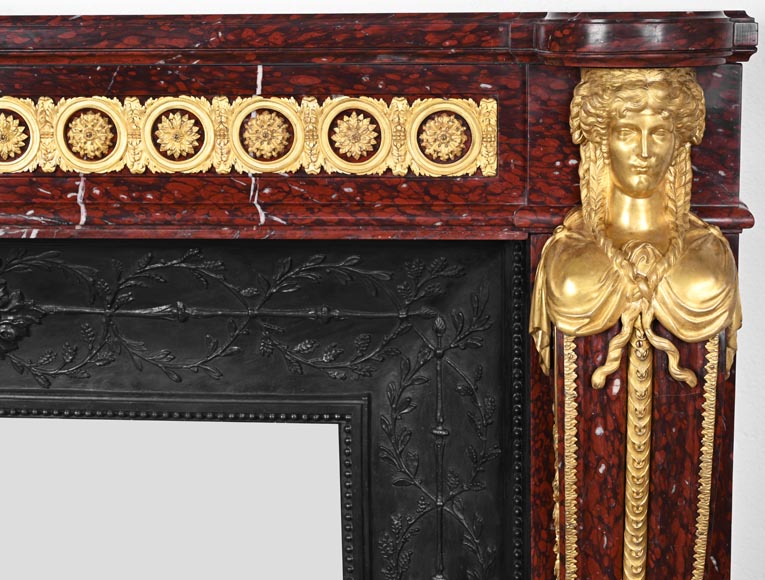 Cheminée de style Louis XVI en marbre rouge griotte et au décor de bronzes dorés Cheminée de style Louis XVI en marbre rouge griotte et au décor de bronzes dorés-9